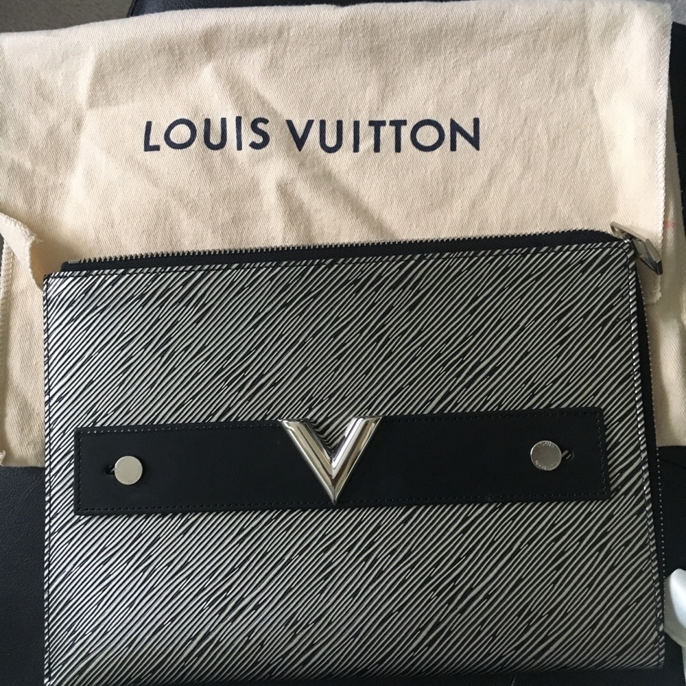 Pochette Essential V clutch - Picture 2 of 4